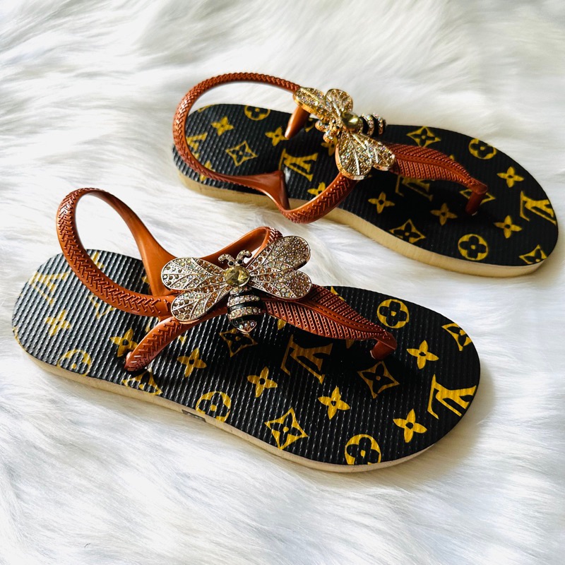 Dép sandal nữ quai chiếc lá đính charm ong chúa siêu hot hot , dép đi biển