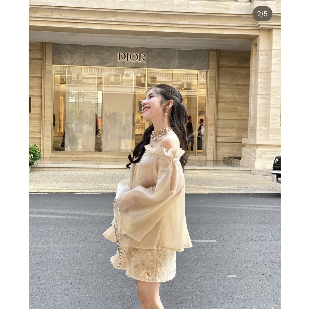 Set voan nude trễ vai kết hoa + chân váy