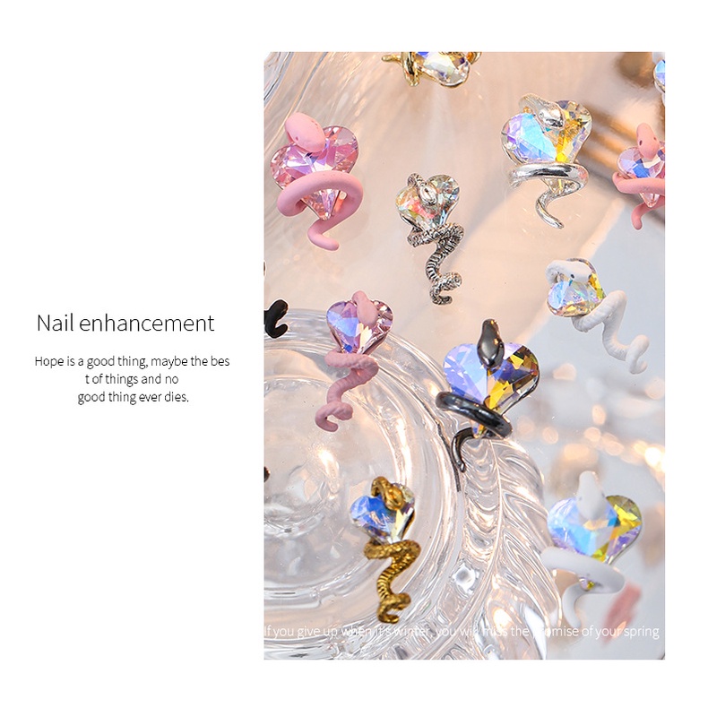 Hạt Kim Cương Giả Rắn Trang Trí Móng Tay Nghệ Thuật Hình Rắn Xung Quanh Trái Tim