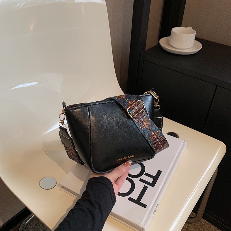 XINYIMEI  Túi đeo chéo thời trang cao cấp retro mới, túi đeo vai PU hợp thời trang đa năng