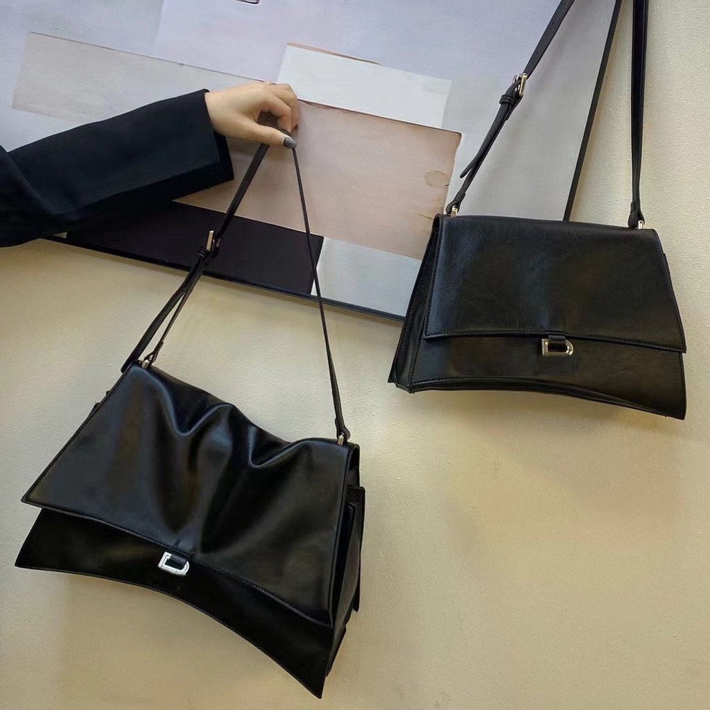 Xiaohongshu Túi Đeo Chéo Vai Màu Tối Phong Cách Công Nghiệp Nặng Thời Trang Thu Đông 2023