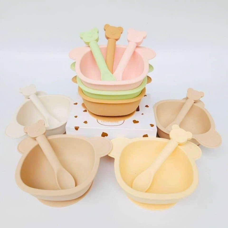 SET BÁT GẤU KÈM THÌA SILICON MUMBEBE CHO BÉ ĂN DẶM CÓ ĐẾ HÍT CHỐNG LẬT