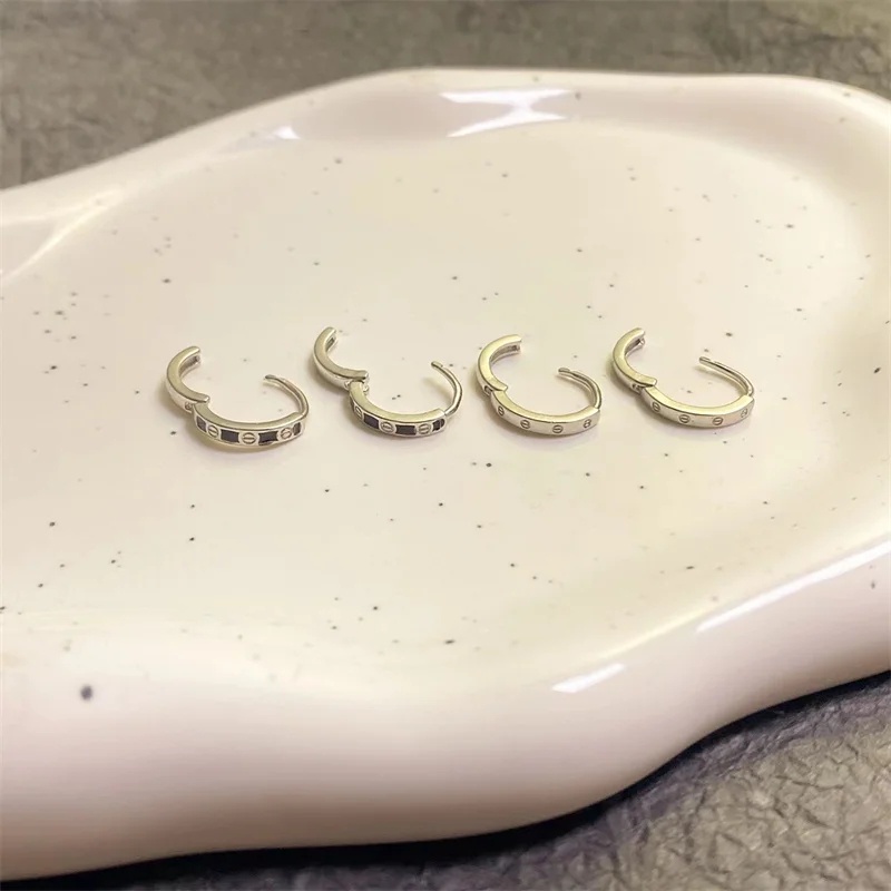 Set 4 Khuyên Tai Bạc Hình Tròn Họa Tiết Trái Tim Màu Đen Không Gây Dị Ứng Thời Trang Cho Nữ YR