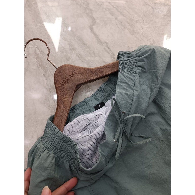 Bộ gió cho nữ: áo kéo khoá và chân váy