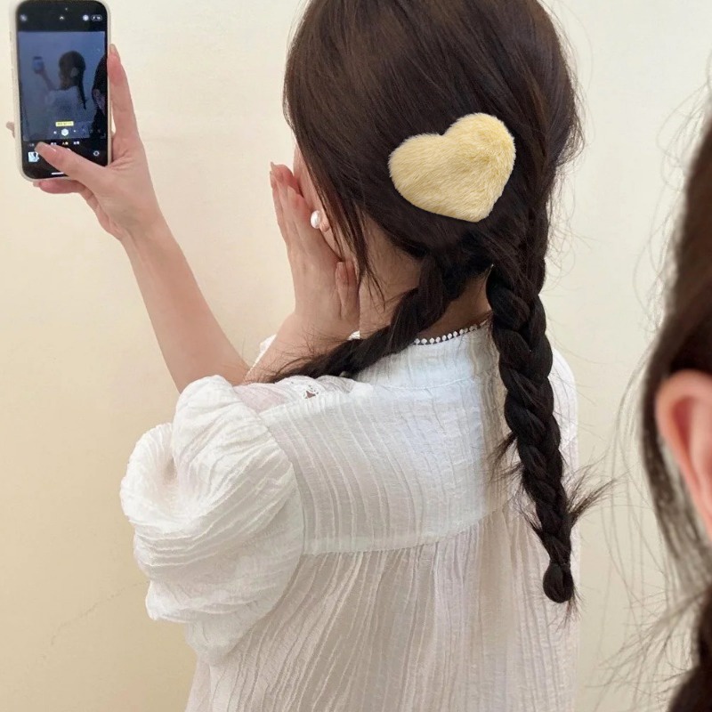 Girl sweet heart Kẹp Tóc bb / Kẹp Tóc Màu Trơn Đơn Giản / Kẹp Tóc Lông Xù Hình Trái Tim Phong Cách Hàn Quốc ins Thích Hợp Cho Mùa Thu Đông