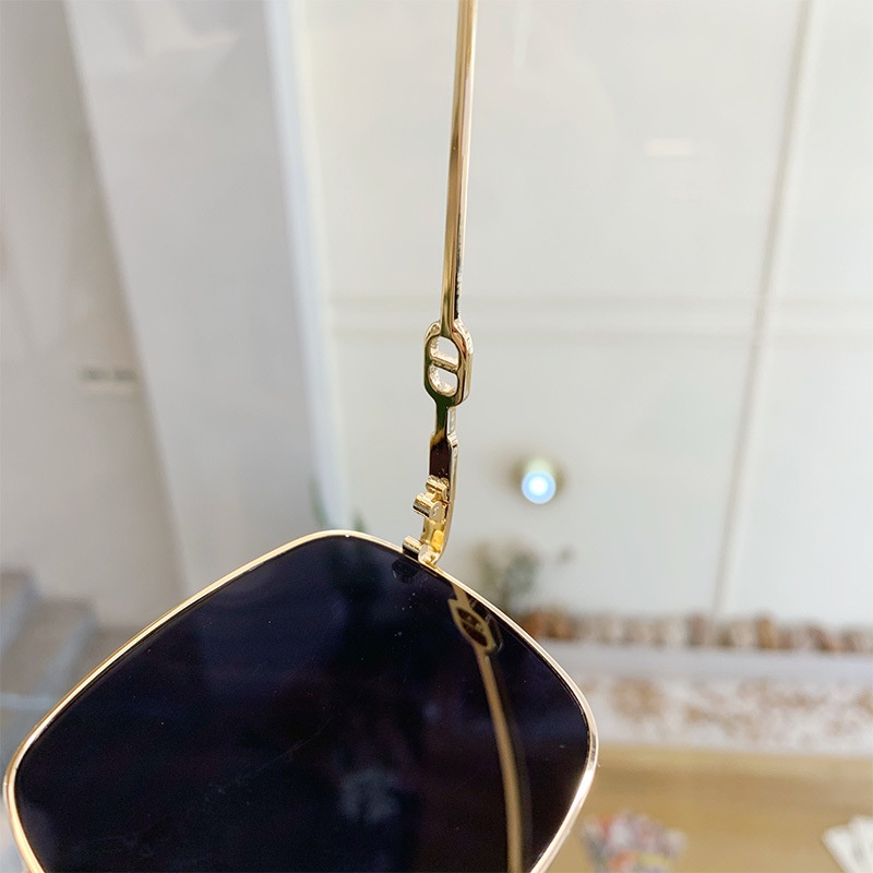 Mới Kính Mát Gọng Vuông Chống Tia uv Thời Trang Cho Nữ