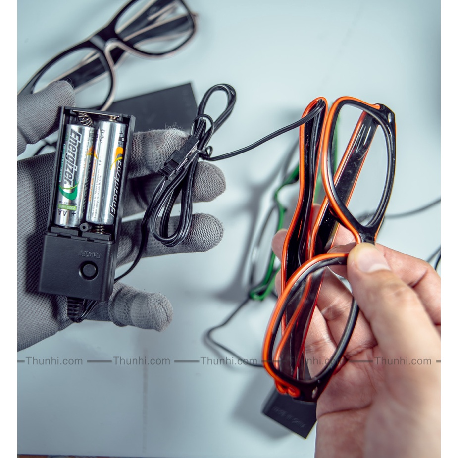 Mắt kính đèn led phát sáng, hàng xịn dùng 2 viên pin AA