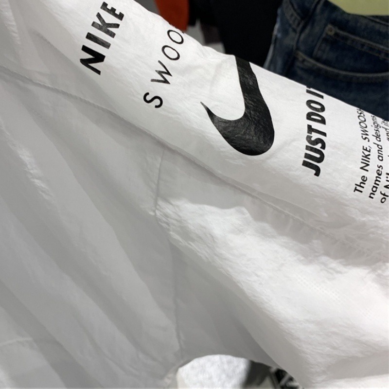 Nike Áo Khoác Thể Thao Có Mũ Trùm Đầu Chất Liệu Dệt Siêu Nhẹ dj8038 100% Cho Nam