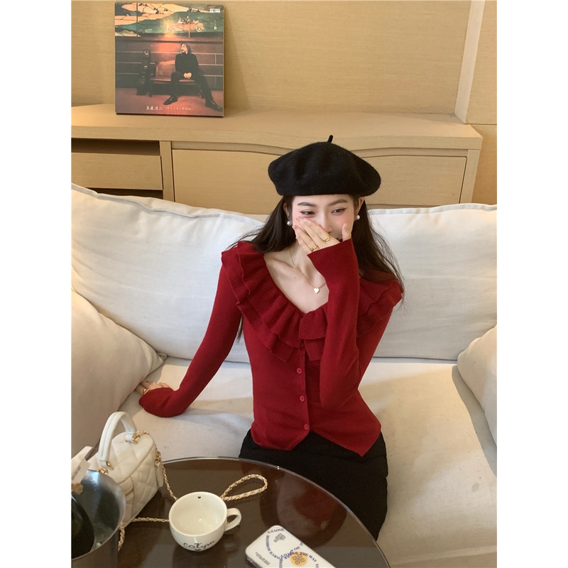 Áo sweater Tay Dài Cổ Lá Sen Màu Đen Trơn Ôm Dáng Cho Nữ