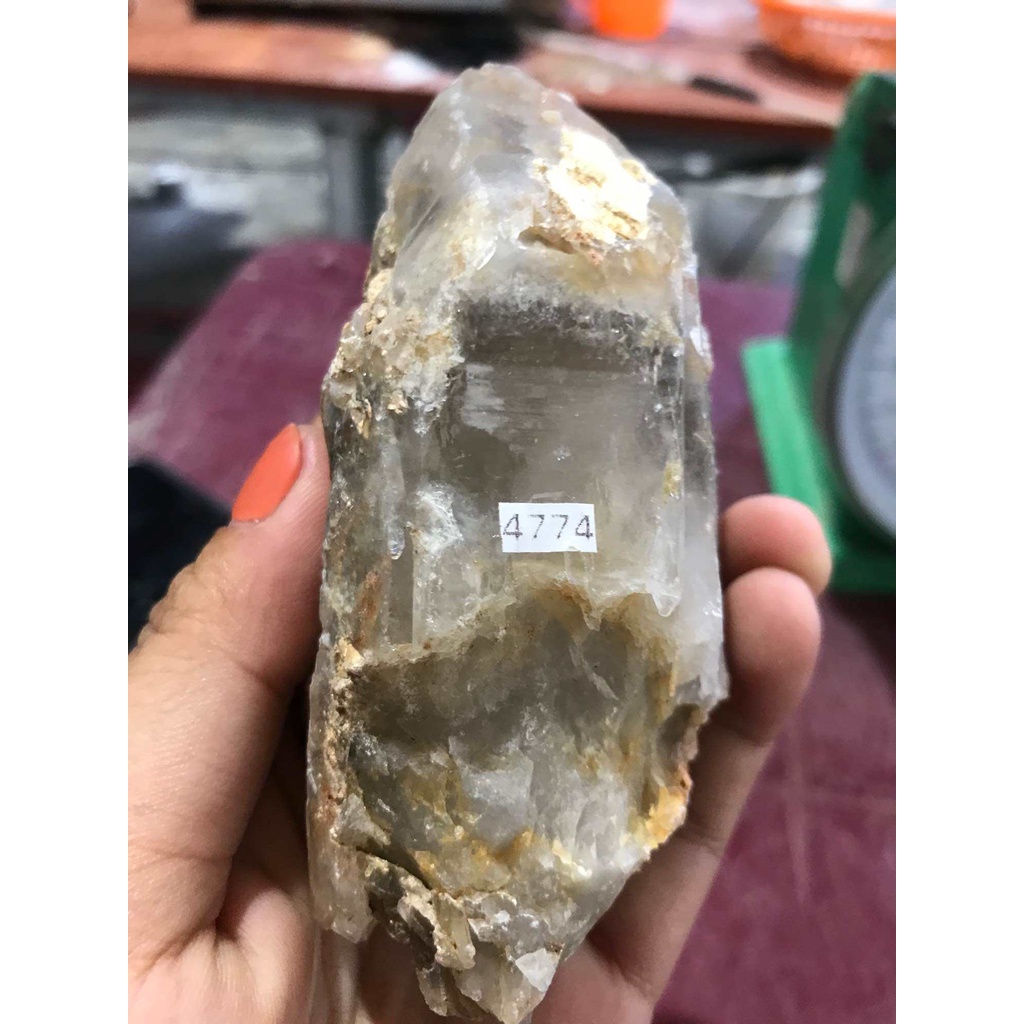 đá thạch anh nguyên bản thô dùng trang trí nhà cửa cao 10,5cm nặng 360gram ( 4774)