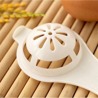 Dụng cụ tách lòng đỏ trứng gà