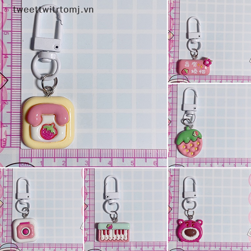 Móc Khóa Hình Chú Gấu / Dâu Tây Dễ Thương Dùng Trang Trí Túi Đi Học