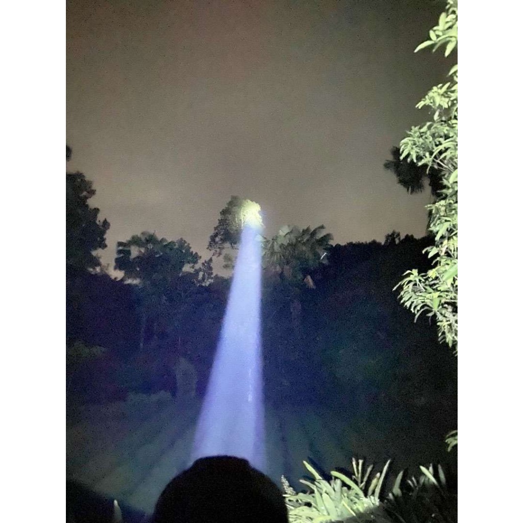 Đèn pin siêu sáng chiếu xa 1000M, Đèn pin cầm tay kiêm sạc dự phòng pin 8000mAh chiếu sáng lên đến 6h GDK1021