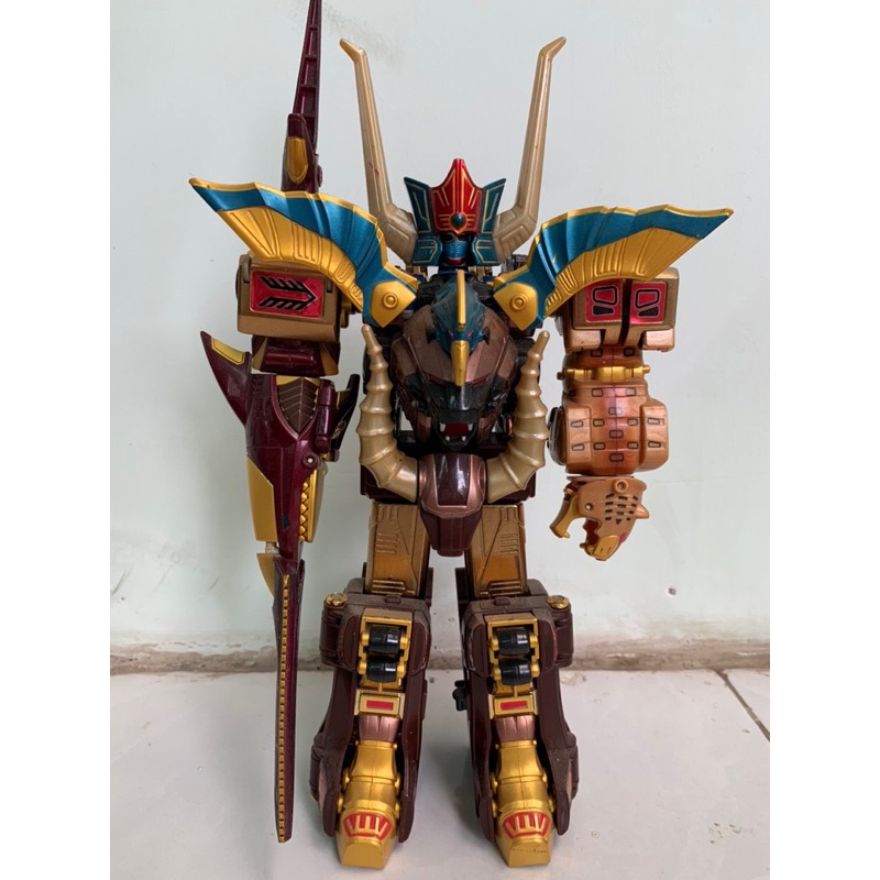 Mô hình siêu nhân Gao God tặng kèm xe