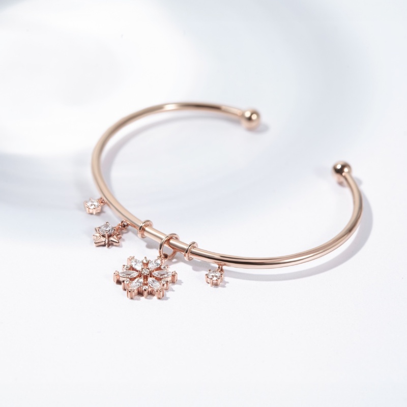 Kiềng Tay Bông Tuyết Đính Đá Treo Winter Snow, Kiềng Bạc 925 Hình Hoa Tuyết CARA LUNA - VGB04