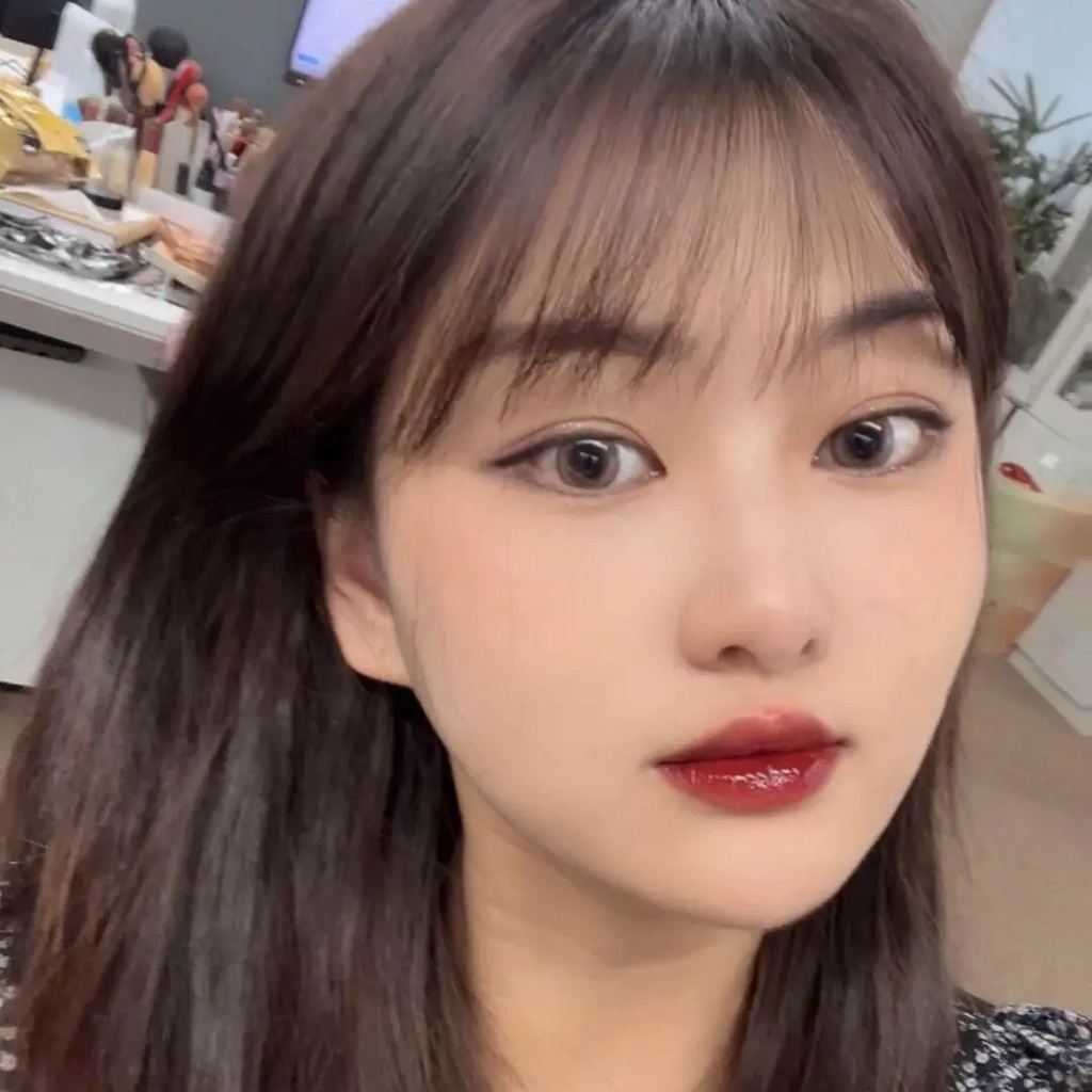 Son Kem Hiệu Ứng Gương Màu Tím Tuyết Pha Lê Dưỡng Ẩm Không Thấm Nước Lâu Trôi