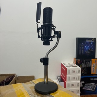 Chân kẹp mic để bàn bằng kim loại siêu chắc chắn xoay 360 độ , kẹp được tất cả dòng mic