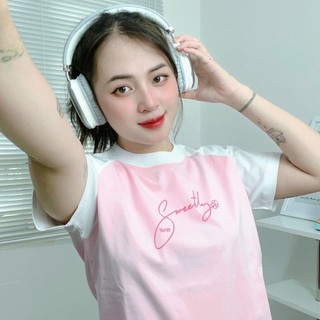 AIMEE Áo baby tee Sweetly phối màu đen hồng áo thun nữ form vừa