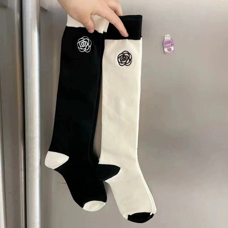 Vớ Dài Đến Đầu Gối Thêu Họa Tiết Hoa Hồng Trắng Đen Phong Cách lolita Nhật Bản Thời Trang Xuân Thu Cho Nữ