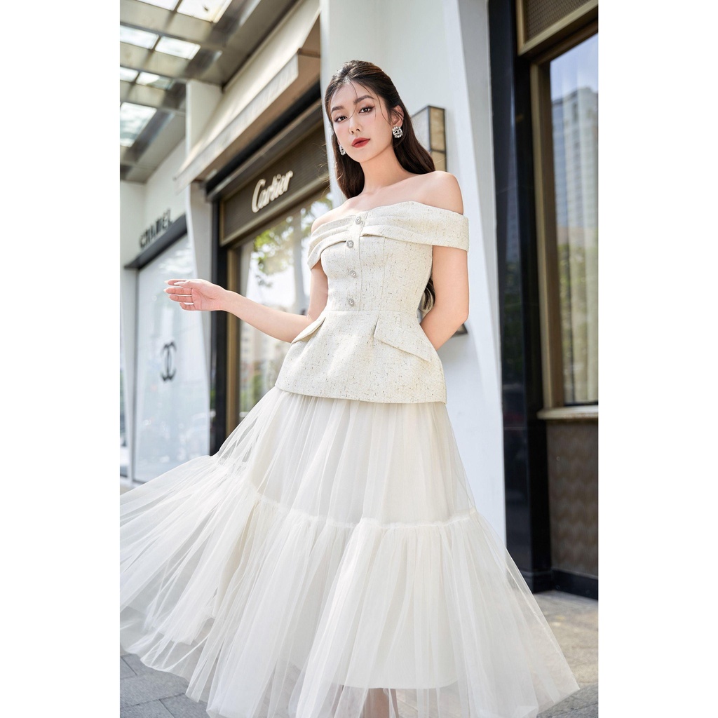 VIVIKA - Áo tex trễ vai phối nút đá - VKAO00469