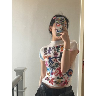 Áo Thun Tay Ngắn Xếp Ly Màu Trắng In Họa Tiết Graffiti Thời Trang Cho Nữ
