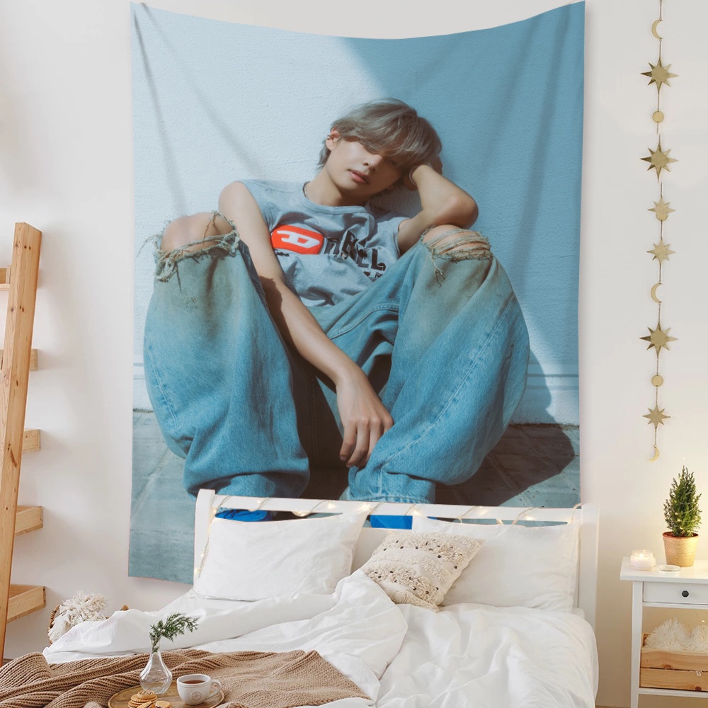 Thảm Treo Tường polyester In Hình bts v kim tae hyung  Có Kẹp Trang Trí Phòng Ngủ