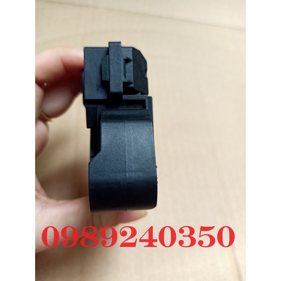 Công tắc khoá cửa máy giặt Toshiba 3 chân lồng ngang chính hãng