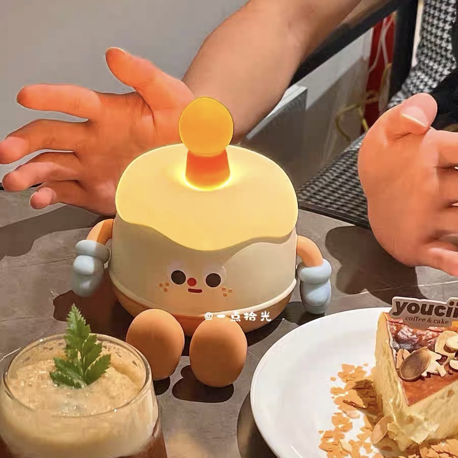 Dễ Thương Đèn Ngủ Cảm Ứng Hình Bánh Sinh Nhật Độc Đáo