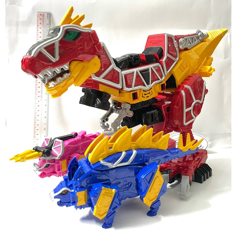 Siêu nhân Điện Long DX Kyoryuger  tặng kèm xe