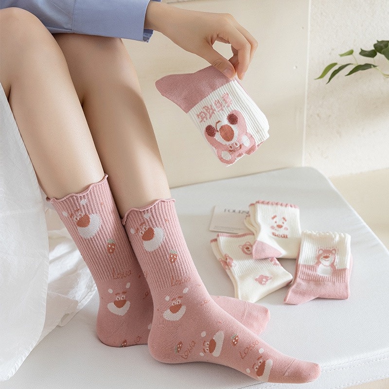 1 Đôi Vớ Thể Thao Màu Hồng Hình Gấu Và Dâu Tây Dễ Thương