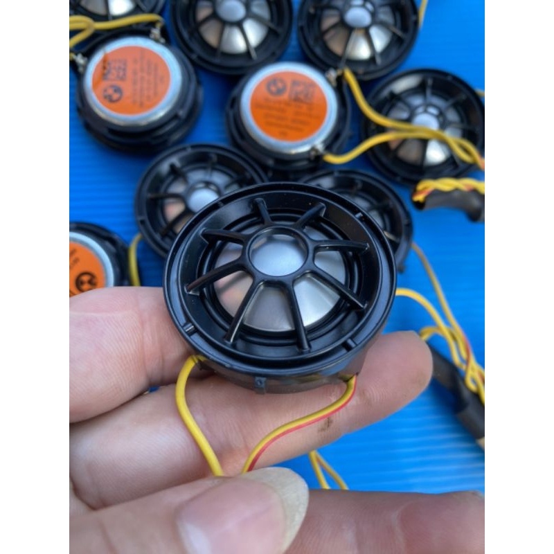 1 cặp= 2 cái loa siêuTREBL rời HERMAN KARDON tháo xe BMW_CHÍNH_HÃNG.loa có tụ treble. công suất 20w-40w.trebl trong sáng