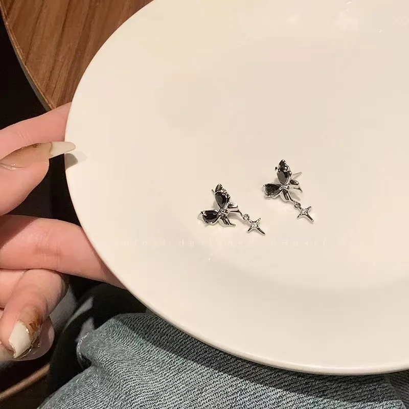 Khuyên Tai Hình Bướm Đen Phong Cách punk Ngọt Ngào Cho Nữ