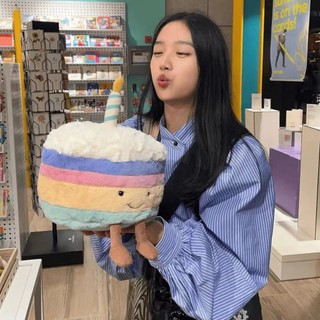 🎂Hàng tồn kho🎂Jellycat 彩虹蛋糕公仔💓 Thú Nhồi Bông Hình Bánh Kem Sinh Nhật Màu Cầu Vồng Vui Nhộn