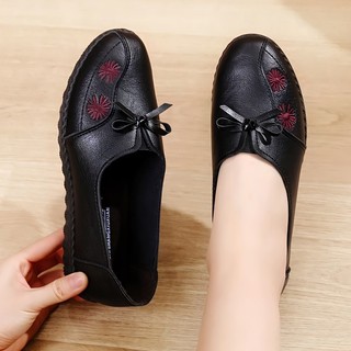 Giày Mẹ Da Mềm Chống Trơn Trượt Chống Mài Mòn Giày Làm Việc Dẹt Thoáng Khí Thêu