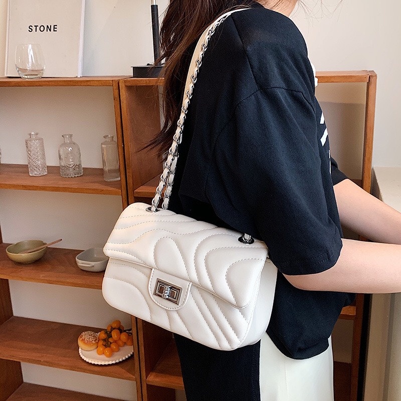 Túi đeo vai hoạ tiết thời trang chất da mềm mẫu mới t56 tiemgiayyen8