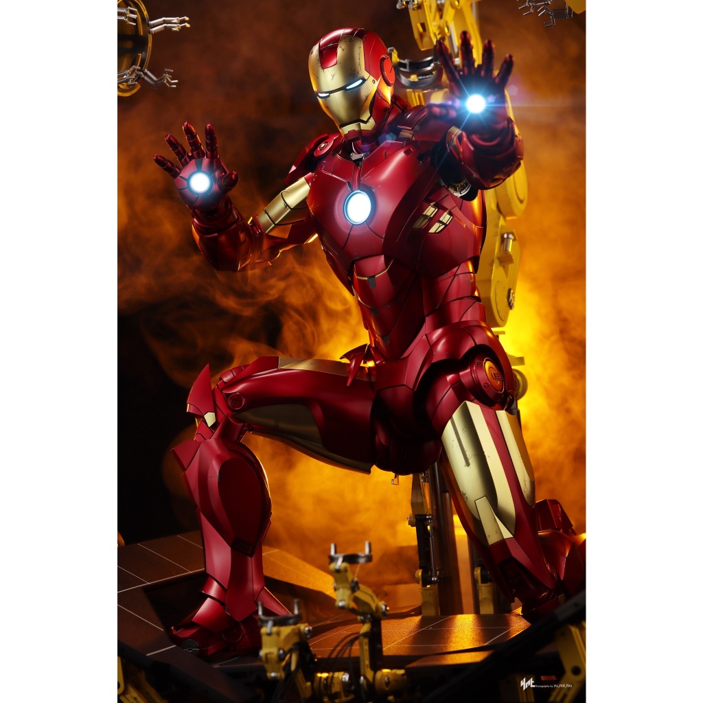 Hàng đẹp Mô hình Hot Toys Iron Man Mark IV With Suit-Up Gantry 1/4 cực chất tặng xe