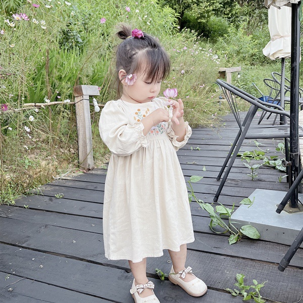 VÁY DÀI TAY LINEN THÊU NGỰC  BÉ GÁI SÀNH ĐIỆU OP2235