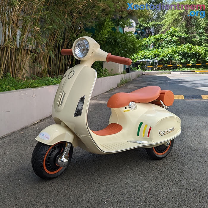 Xe Vespa loại mới cho bé mã XW 02 có kết nối bluetooth phát nhạc