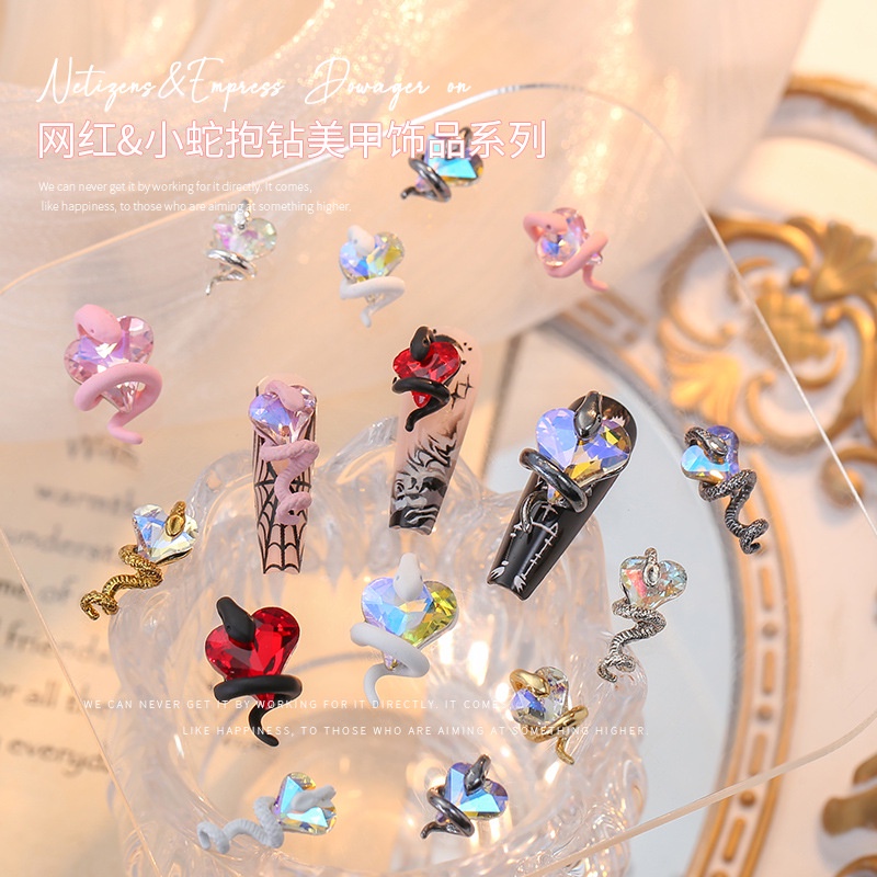 Hạt Kim Cương Giả Rắn Trang Trí Móng Tay Nghệ Thuật Hình Rắn Xung Quanh Trái Tim