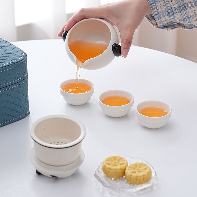 Bộ Ấm Trà Di Động Bằng Gốm Sứ Hình Gấu Trúc Dễ Thương