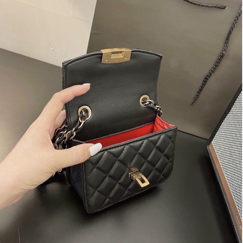 Túi xách nữ mini giá rẻ thêu trám khoá gập vàng.