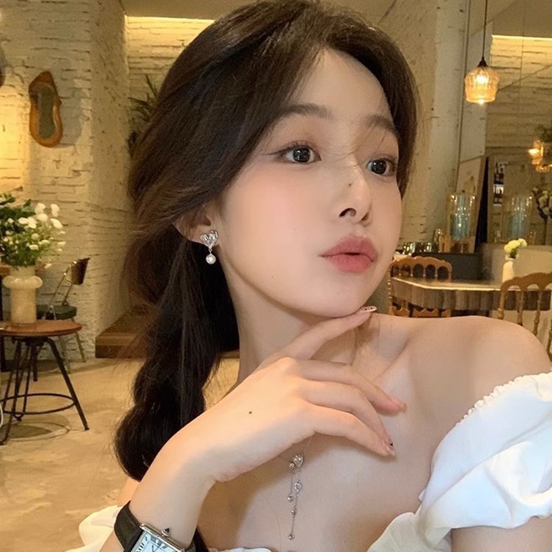 Khuyên Tai Hình Trái Tim Đính Ngọc Trai Nhân Tạo Thiết Kế Độc Đáo