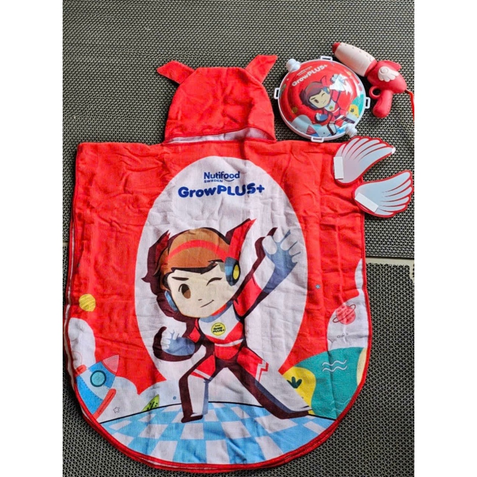 Bộ Đồ Chơi Phun Nước Và Áo Choàng Tắm