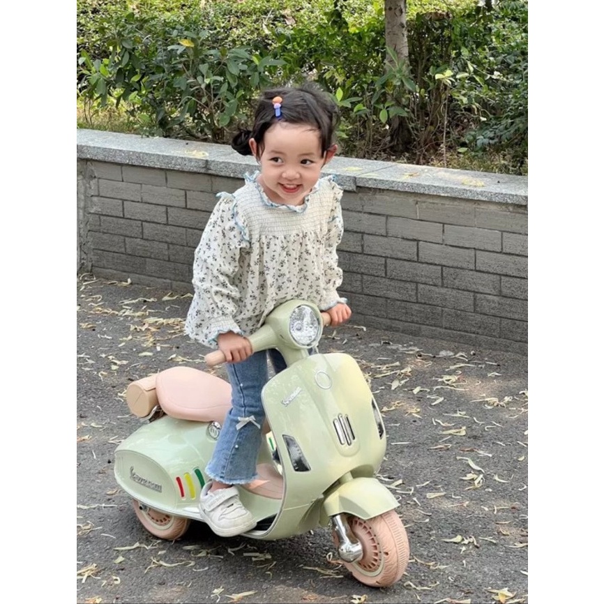 Xe Vespa loại mới cho bé mã XW 02 có kết nối bluetooth phát nhạc