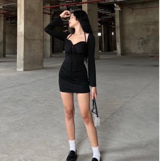 Đầm body tay dài kiểu hở vai cổ yếm có mút ngực