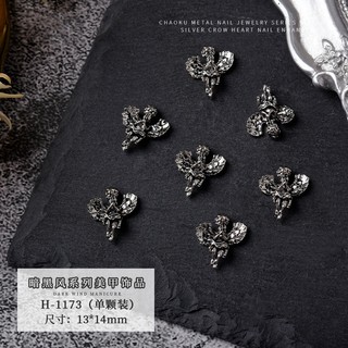 Charm đính móng cổ đien  phong cách cá tính