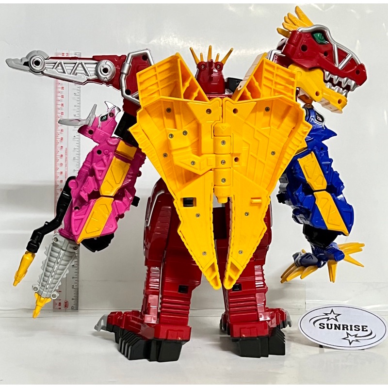 Siêu nhân Điện Long DX Kyoryuger  tặng kèm xe