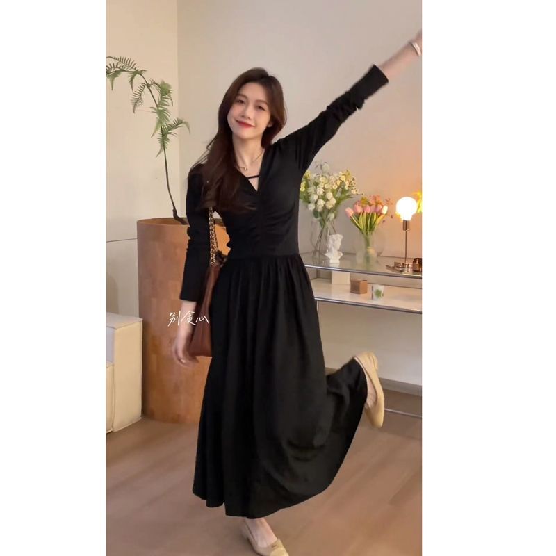 Đầm Nữ Cổ Chữ v Màu Đen Phối Bèo Phong Cách Pháp Thanh Lịch