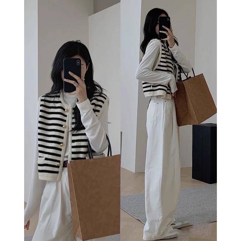 SET  áo gile sọc đen trắng và quần jeans suông màu trắng QC