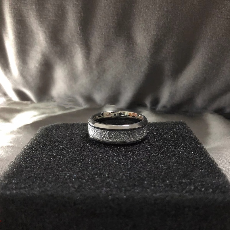 Nhẫn Thép Không Gỉ 8mm Họa Tiết Lụa Lạnh Cho Nam Và Nữ